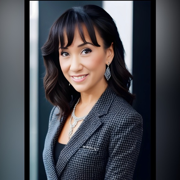 Meet your Posher, Sarah - Picture 1 of 11